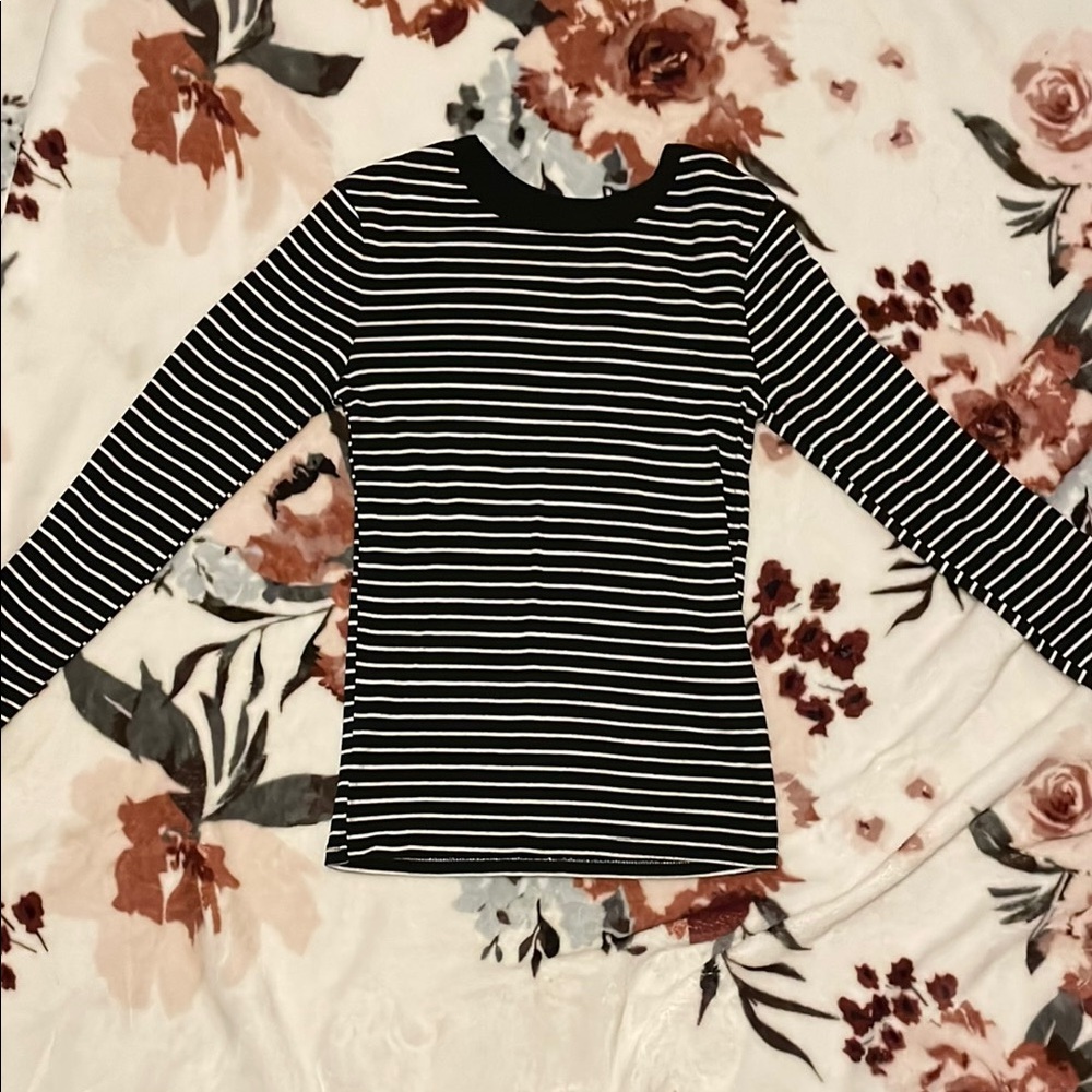 Size large Wild Fable Black and White Fitted Long Sleeve Tee